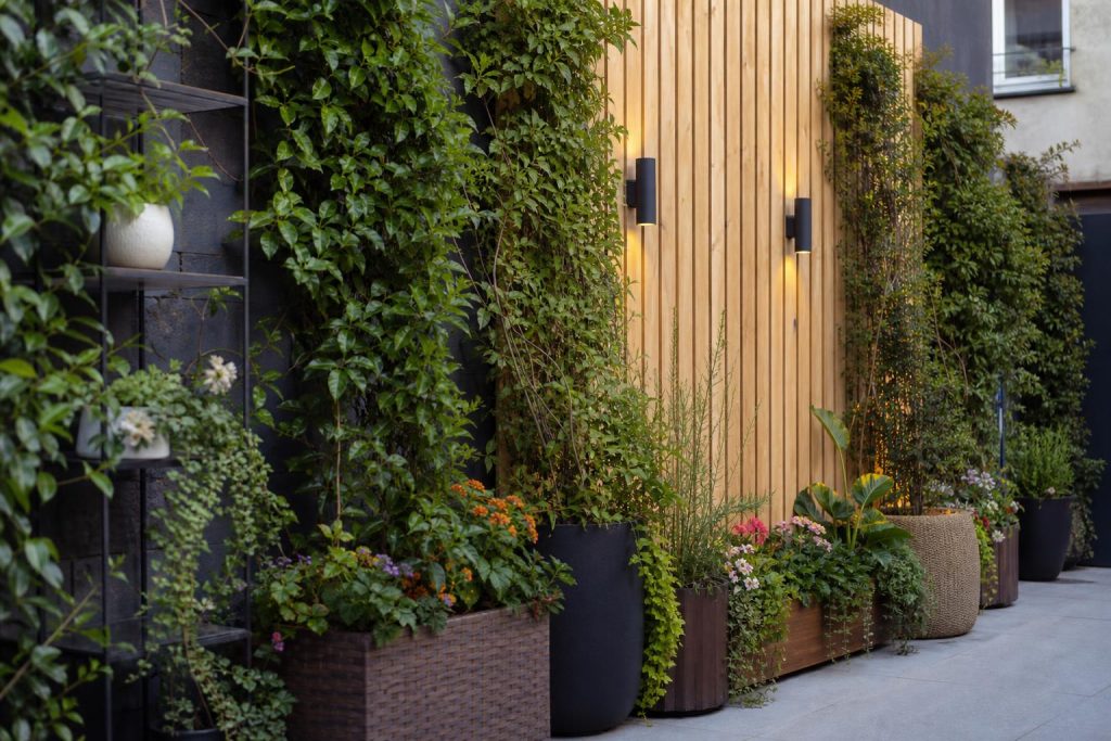 découvrez des idées et conseils pratiques pour habiller votre mur extérieur et transformer votre espace extérieur avec style et créativité.